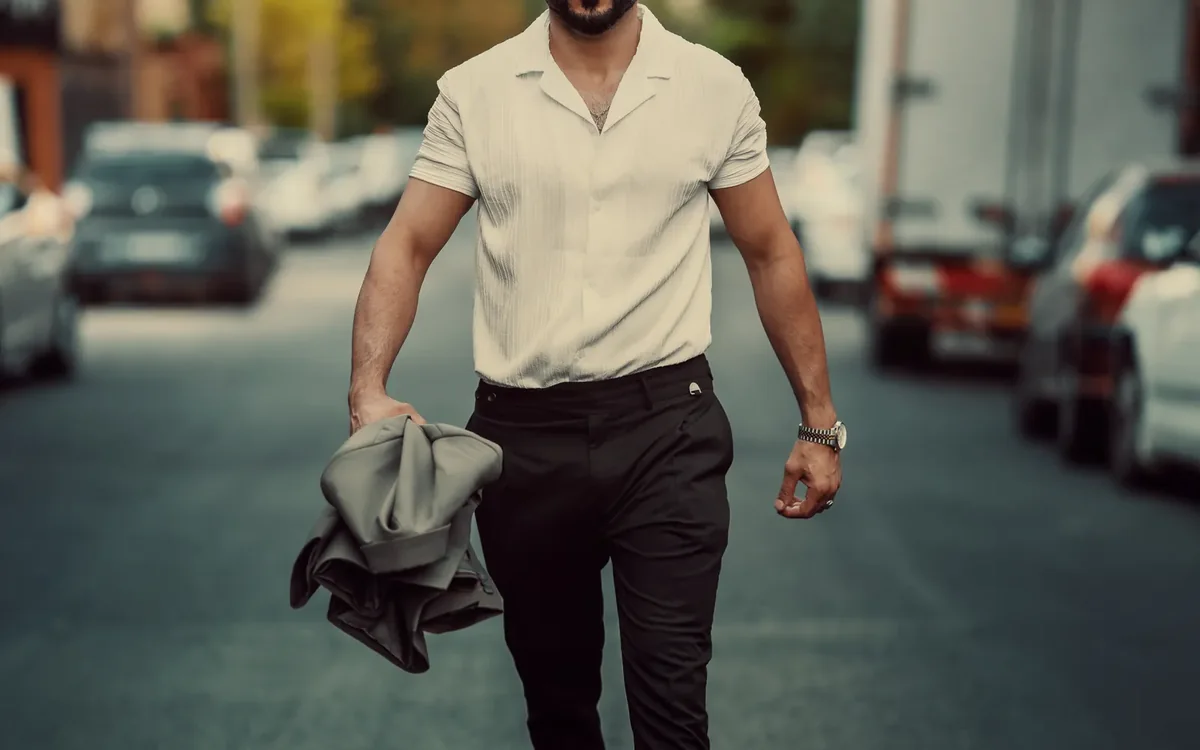 professional casual clothing city commuter in an everyday setting