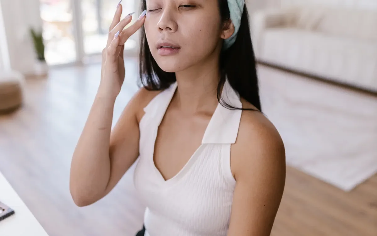 woman morning beauty routine mirror in an everyday setting